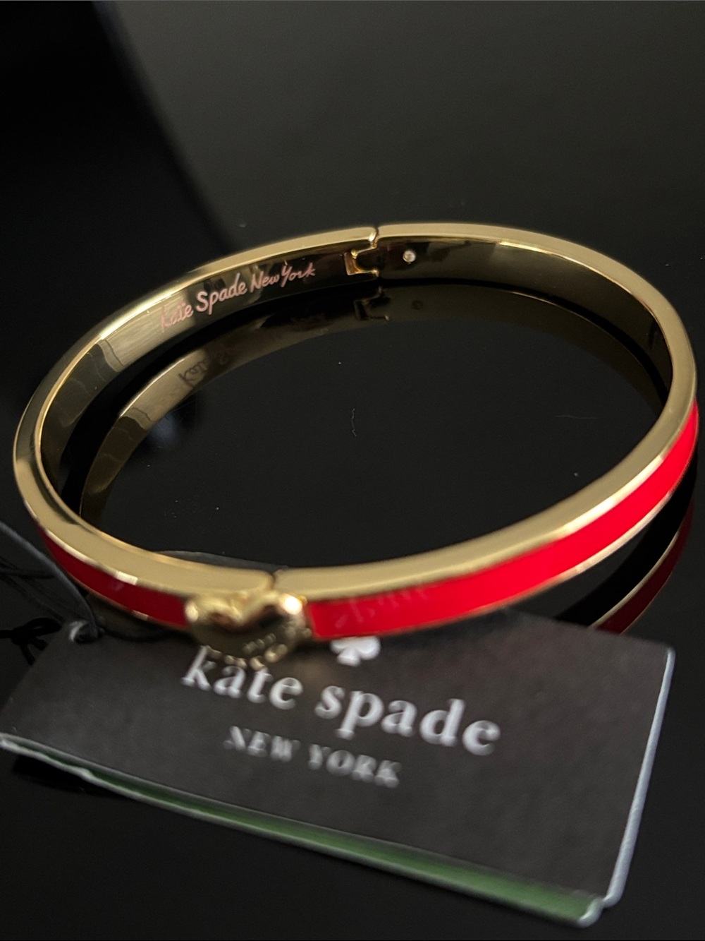 ♠️♥️Kate spade Gold-Tone Bangle with Red Enamel Heart Accent♥️♠️